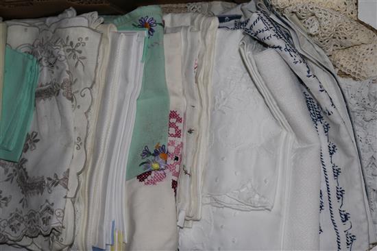A quantity of mixed linens